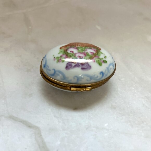 Hand-Painted Limoges Porcelain Box: French Floral Basket Trinket, Artist Signed - Picture 5 of 8